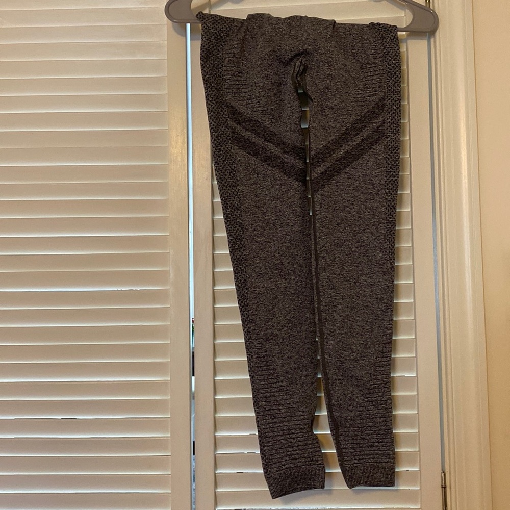 Lilia’s active seamless scrunch collection yoga pants, size XS